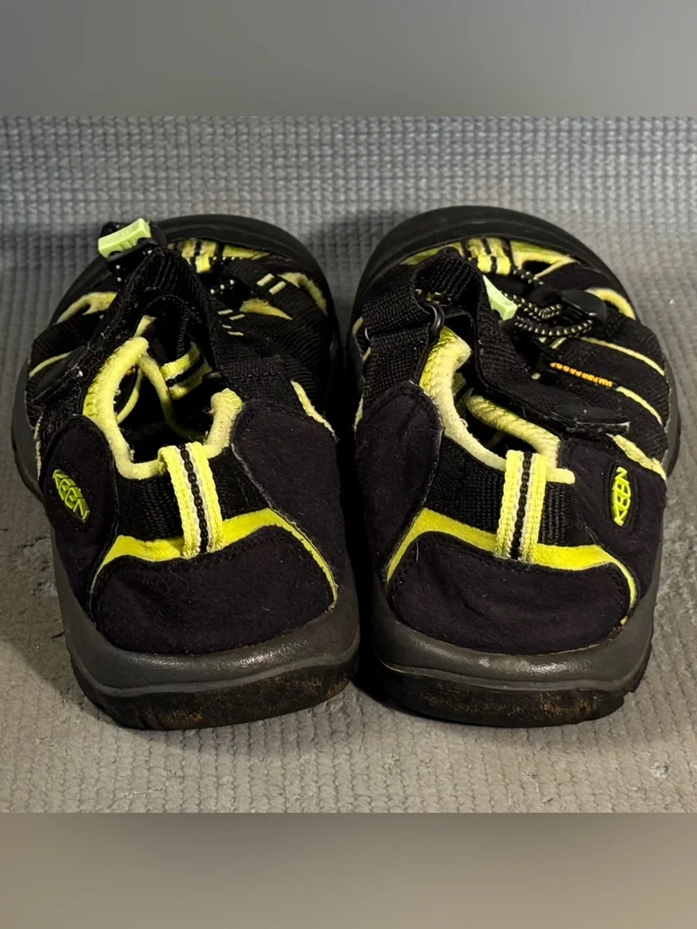 KEEN Newport H2 Sandals Black/Green Big Kid Size 5Y